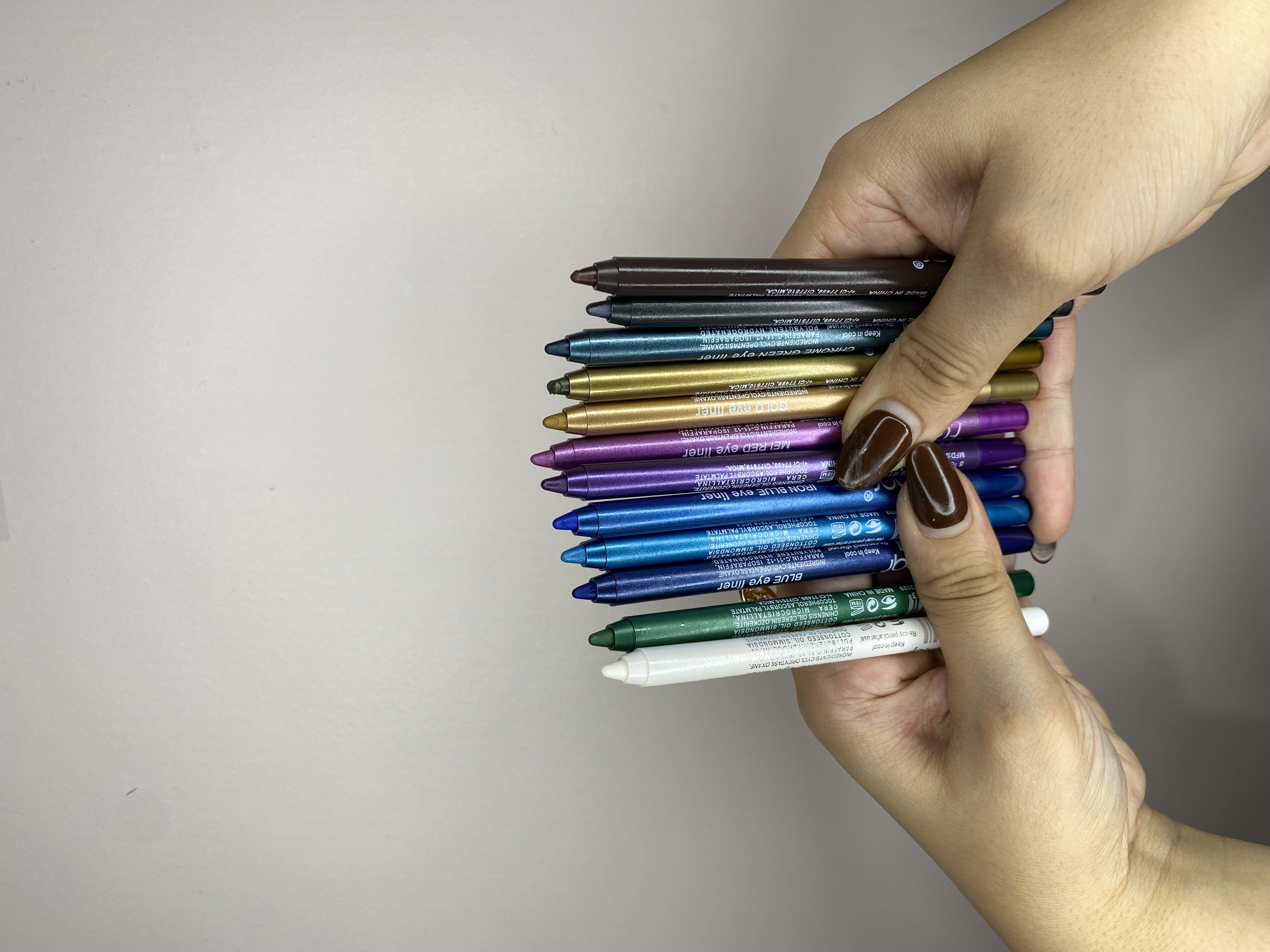 مداد چشم‌فلورما ضد اب ضد حساسیت پیگمنت بالا